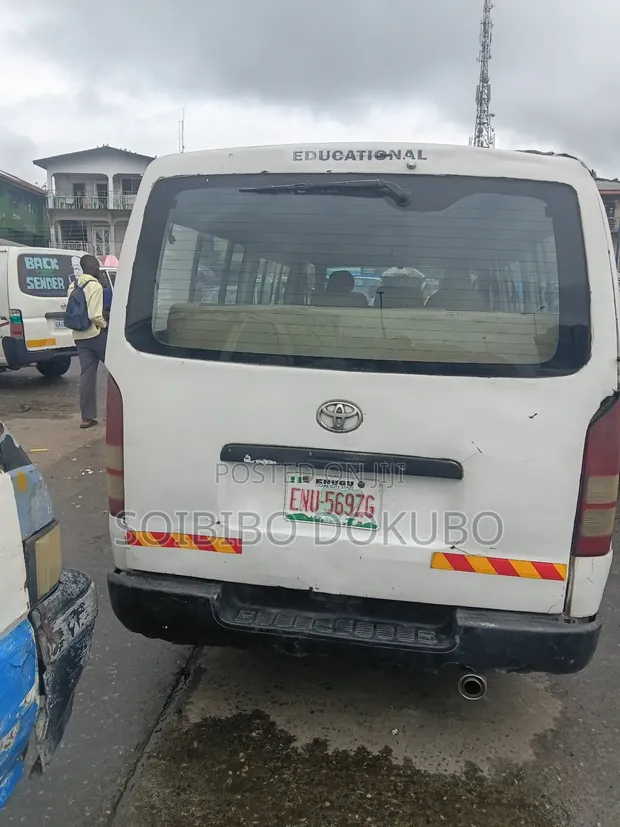 Toyota HiAce 2010 Fari - 1