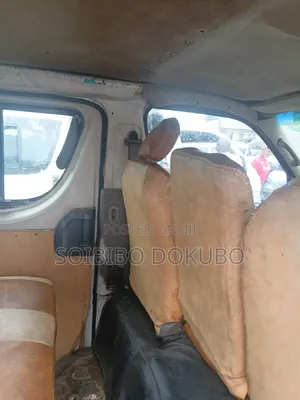 Toyota HiAce 2010 Fari