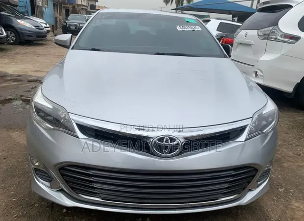 Toyota Avalon 2013 Silver XLE - 1