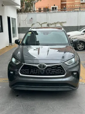 2021 Toyota Highlander XLE SUV