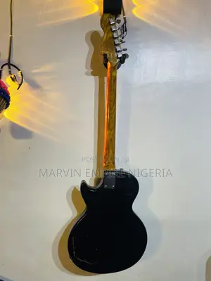 Gibson Jazz Guitar Mai Launi Baki