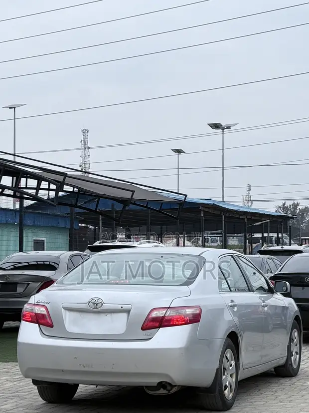 Toyota Camry LE 2.4L 2008 Launinsa Azurfa - 1