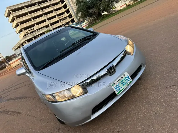 Honda Civic 2008 Silver - 1