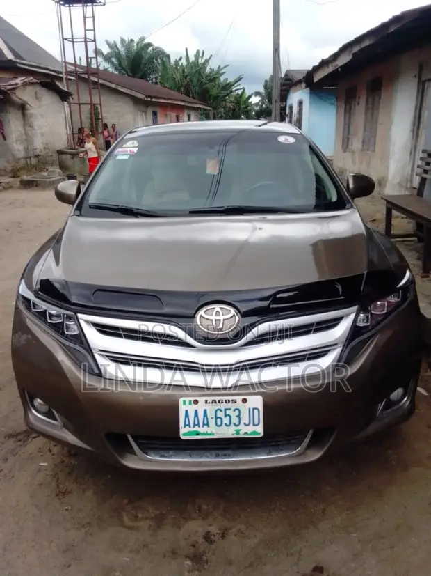 Toyota Venza 2011 Brown - 1