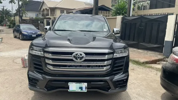 Toyota Land Cruiser 2022 - Gray - 1