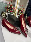Takalmi Mai Kyau na Chanel na Mata da Brooch - 1