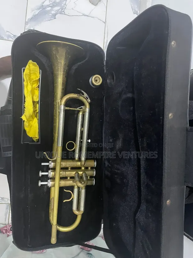 Premier Tsohuwar Trumpet Zinariya - 1