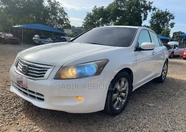 Honda Accord 2009 White - 1