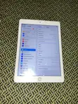 Apple iPad 9.7 32GB Fari (Gen 6) - 1