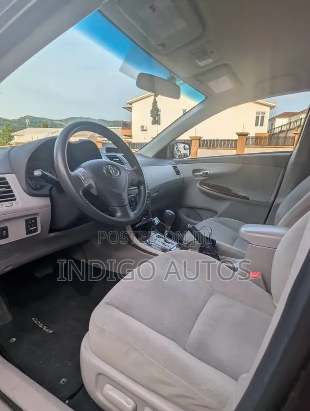 Toyota Corolla 2011 Grey - 1