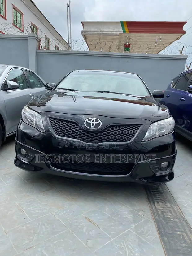 2011 Toyota Camry SE 2.5L Black - 1