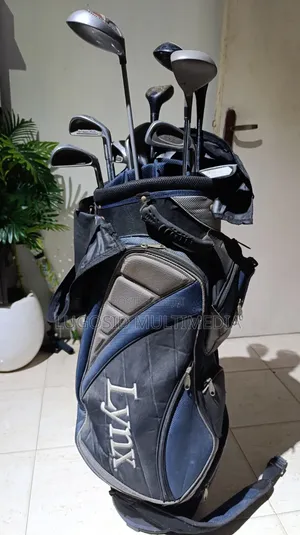 15 Golf Clubs, 7 Balls & Bag - Used