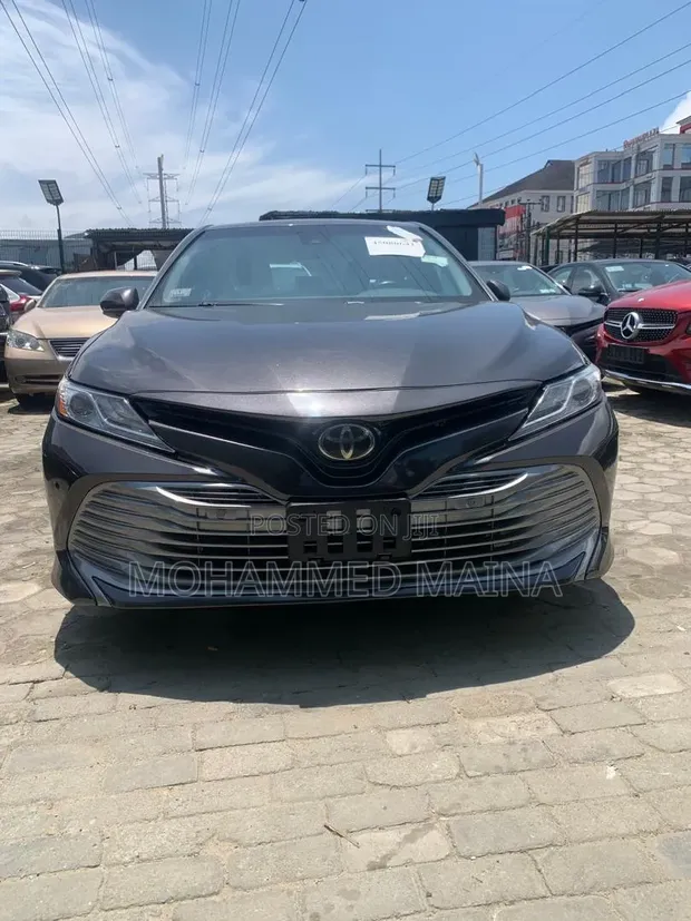 Toyota Camry 2018 XLE - 1
