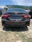 Toyota Camry 2018 XLE - 5