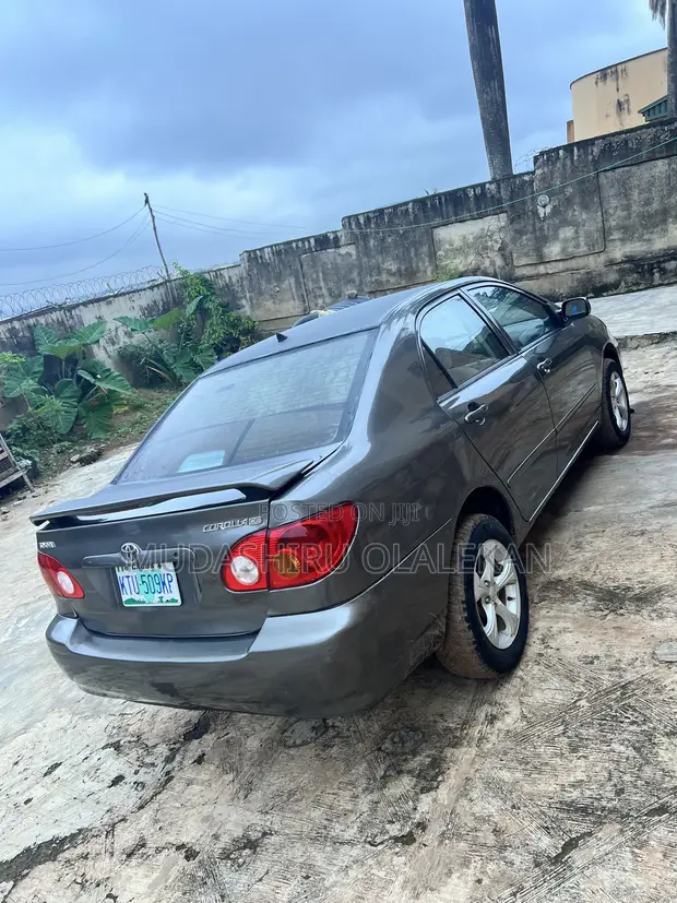 Toyota Corolla LE Sedan ta 2004 - 1