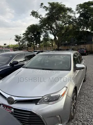 2017 Toyota Avalon XLE Premium Sedan - Silver
