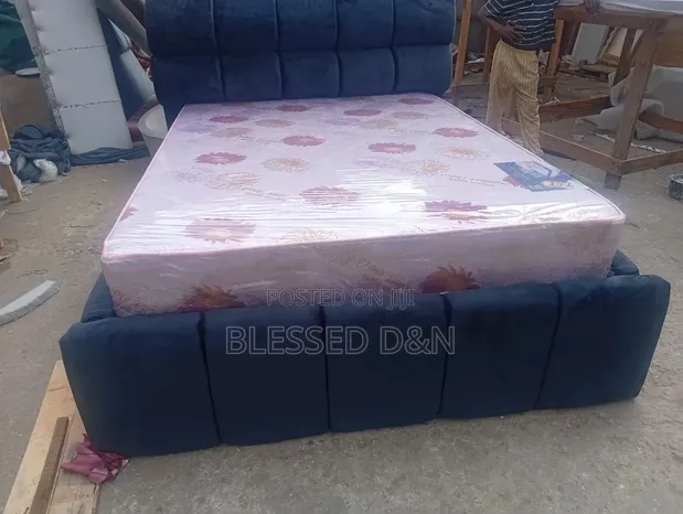 Super Luxury 4.5x6ft Bubble Bed Frame - Brand New - 1
