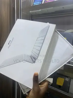 iPad Pro 11-inch M4 Magic Keyboard (A Bude Akwati)