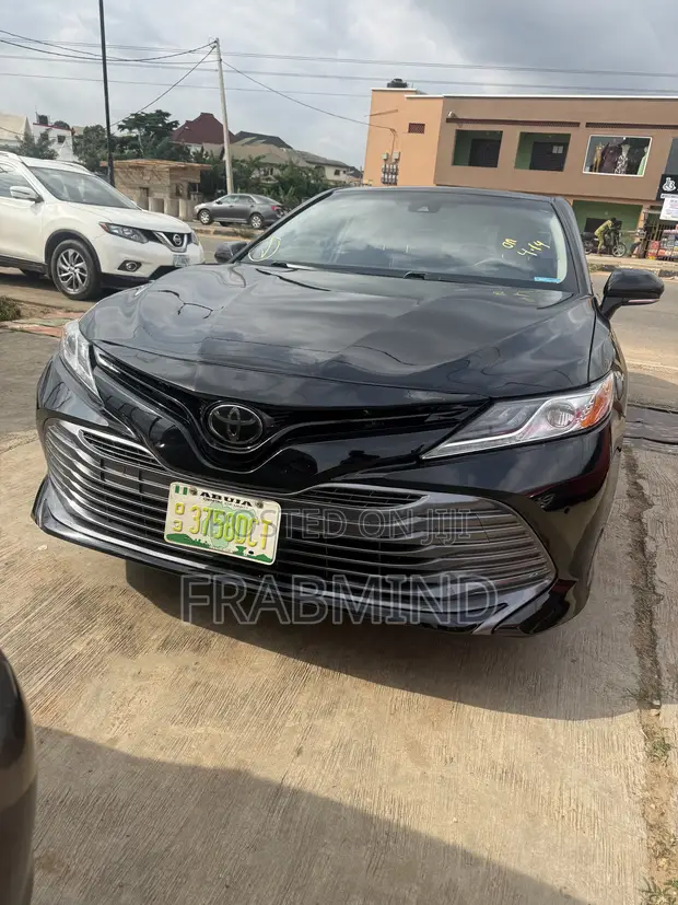 Toyota Camry XLE FWD 2018 - 1
