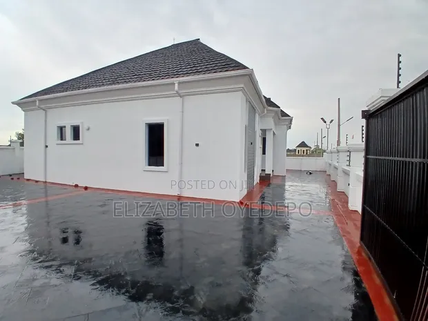 Furnished 3-Bedroom Bungalow in Mowe, Pakuro for Sale - 1