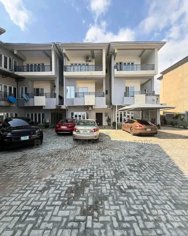 4 Bedroom Smart Terrace Duplex da BQ a Guzape, Abuja - 1