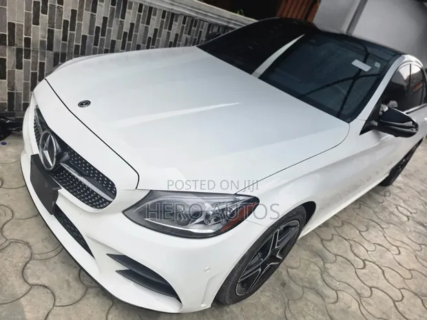 Mercedes-Benz C300 2021 Fari - 1