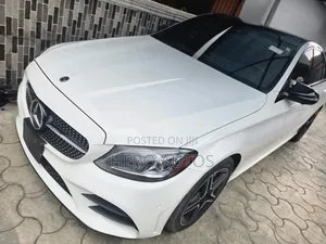 Mercedes-Benz C300 2021 Fari