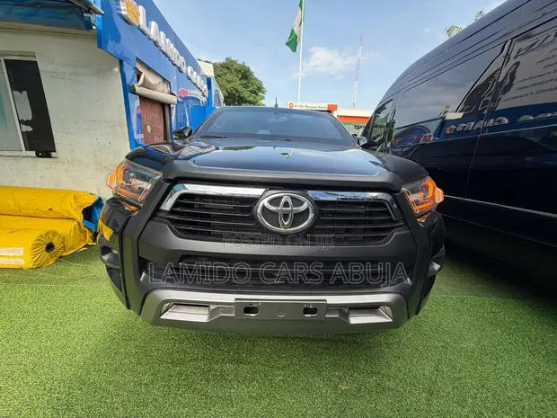 2023 Toyota Hilux V6 Bulletproof - 1