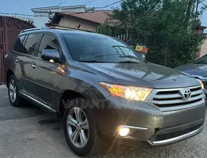 Toyota Highlander Limited 2013 Gray