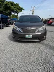 Toyota Sienna 2011 Gray - 2