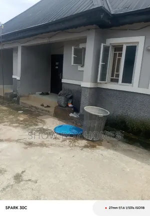 Bungalow mai dakuna 2 a Quarters, Kuje don haya