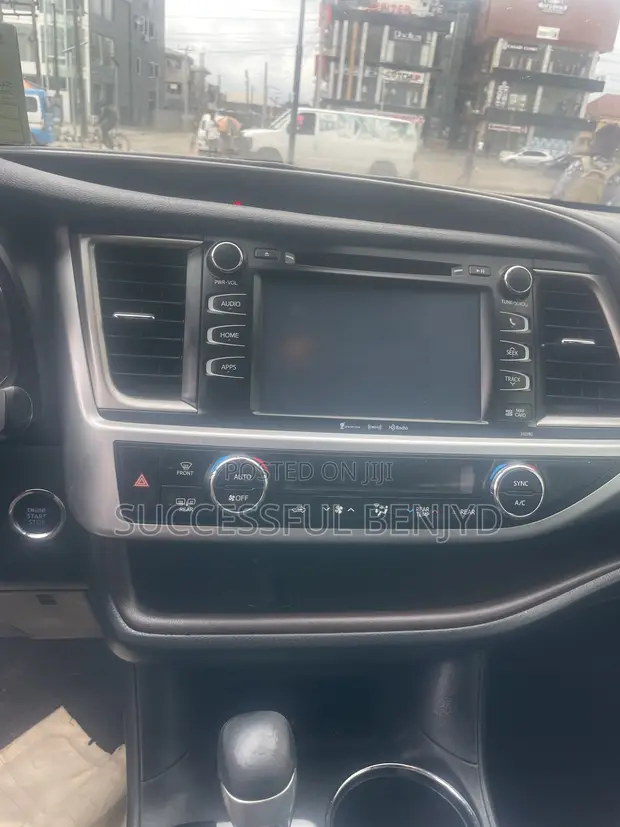 2019 Toyota Highlander XLE - 1