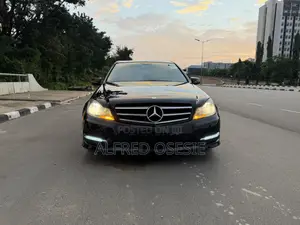 2013 Mercedes-Benz C300 Luxury 4Matic Sedan