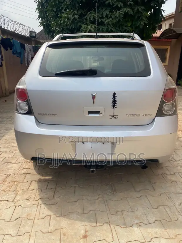 Pontiac Vibe 2.4 4WD 2010 Silver - 1
