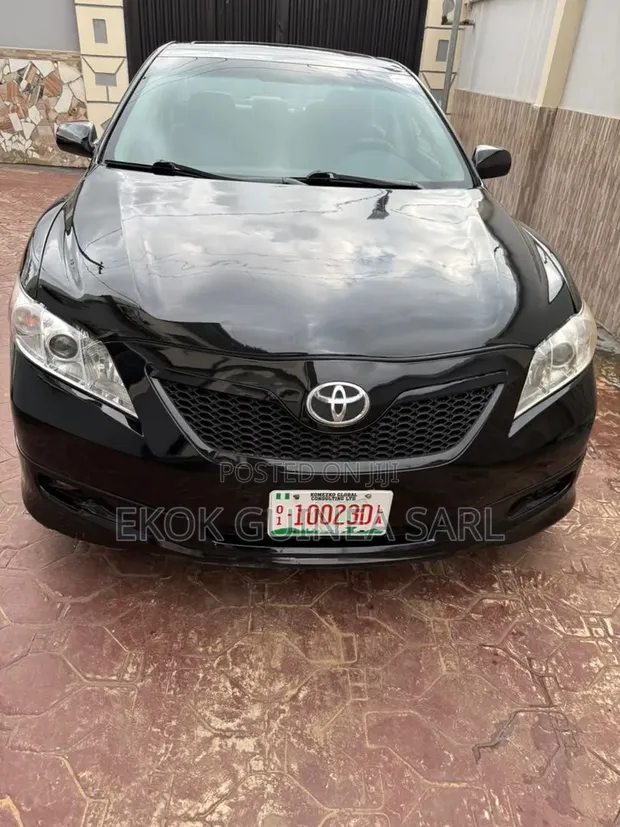 2008 Toyota Camry 2.4 SE Automatic - Black - 1