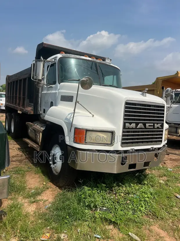 Mack CH 10-Tyre Tipper Truck - 1