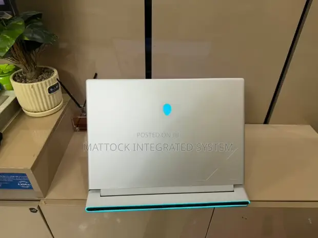 Dell Alienware x16 R2 Laptop na Wasan Kwamfuta - Intel Core Ultra 9, RTX 4080 - 1