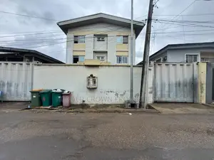Rukunin Gidaje 6 na 2-Bedroom don Siyarwa a Ilupeju