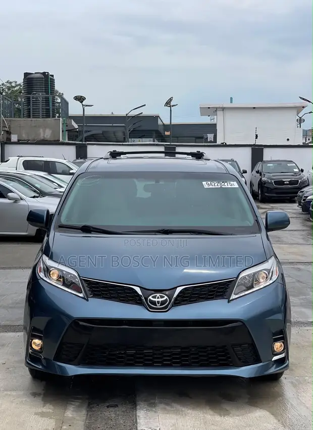 2017 Toyota Sienna XLE Premium 8 Passenger - 1