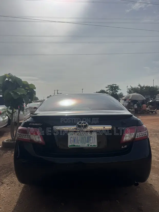 2007 Toyota Camry LE 2.4L Sedan - Black - 1