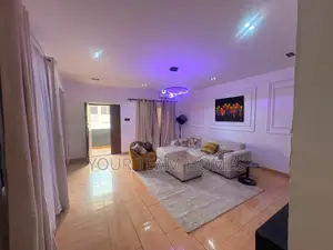 Gidan haya mai dakuna 2 da kayan daki a Wuse 2