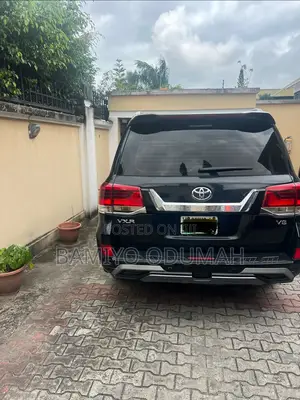 2015 Toyota Land Cruiser Black