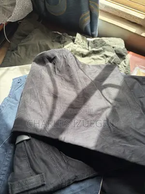 Tufafin Maza na Thrift: Jeans, Chinos & Khakis - Medium