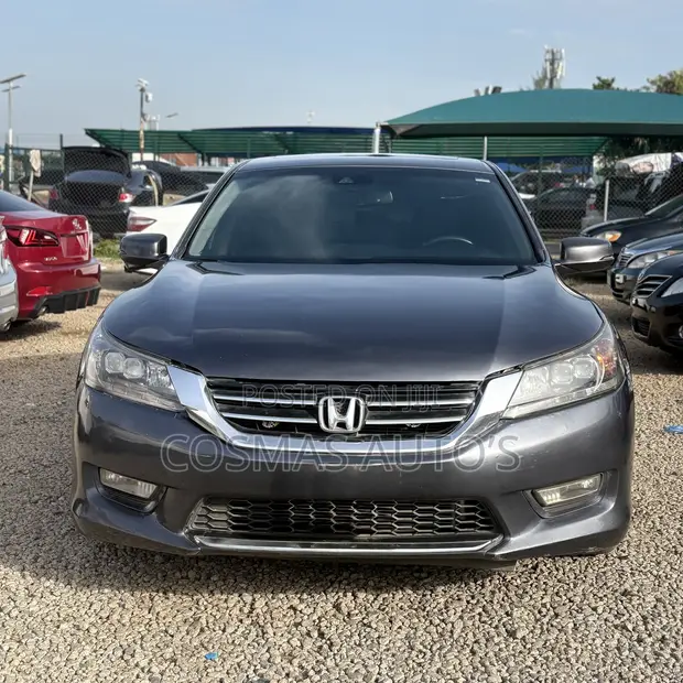 2013 Honda Accord Touring Sedan (3.5L V6) - Full Option - 1