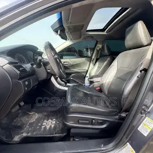 2013 Honda Accord Touring Sedan (3.5L V6) - Full Option