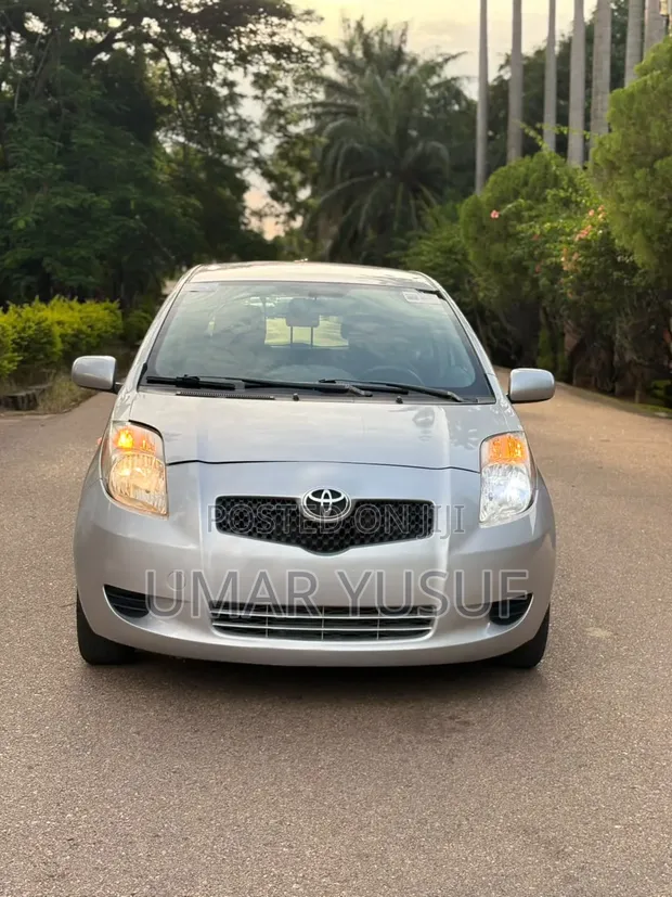 Toyota Yaris 2006 Gray - 1