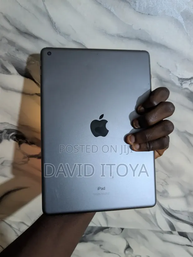 Apple iPad 10.2 (9th Gen) 256GB Silver - 1