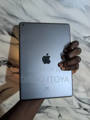 Apple iPad 10.2 (9th Gen) 256GB Silver