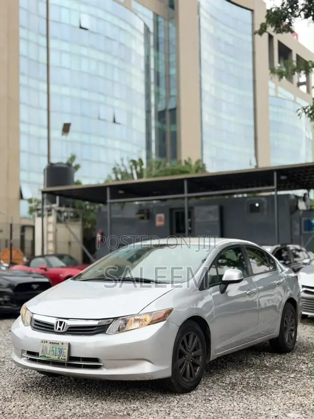 Honda Civic 2012 Launin Azurfa - 1
