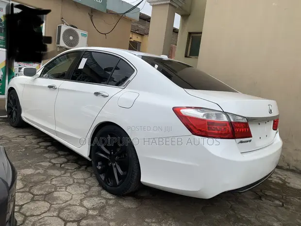 Honda Accord 2014 White - 1